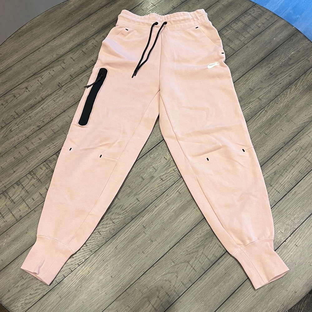 NIKE Women's Sportswear Tech Fleece Jogger Pants Blush Pink Size XS NWOT